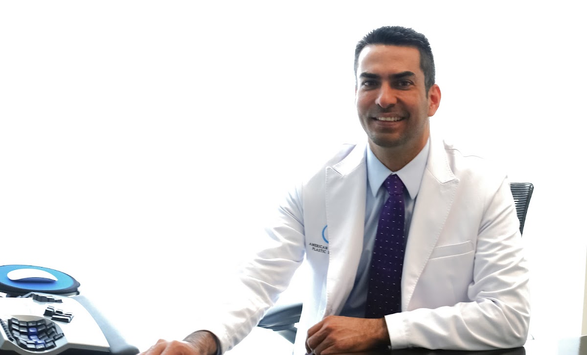 Dr. Felipe Mejía – Premium Care Plastic Surgery Medellín