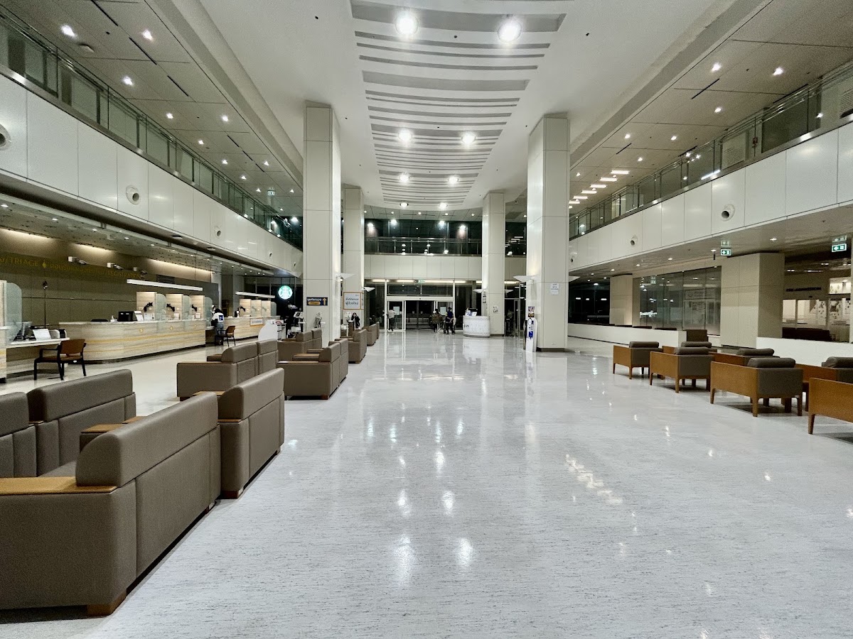 Siriraj Piyamaharajkarun Hospital (SiPH)