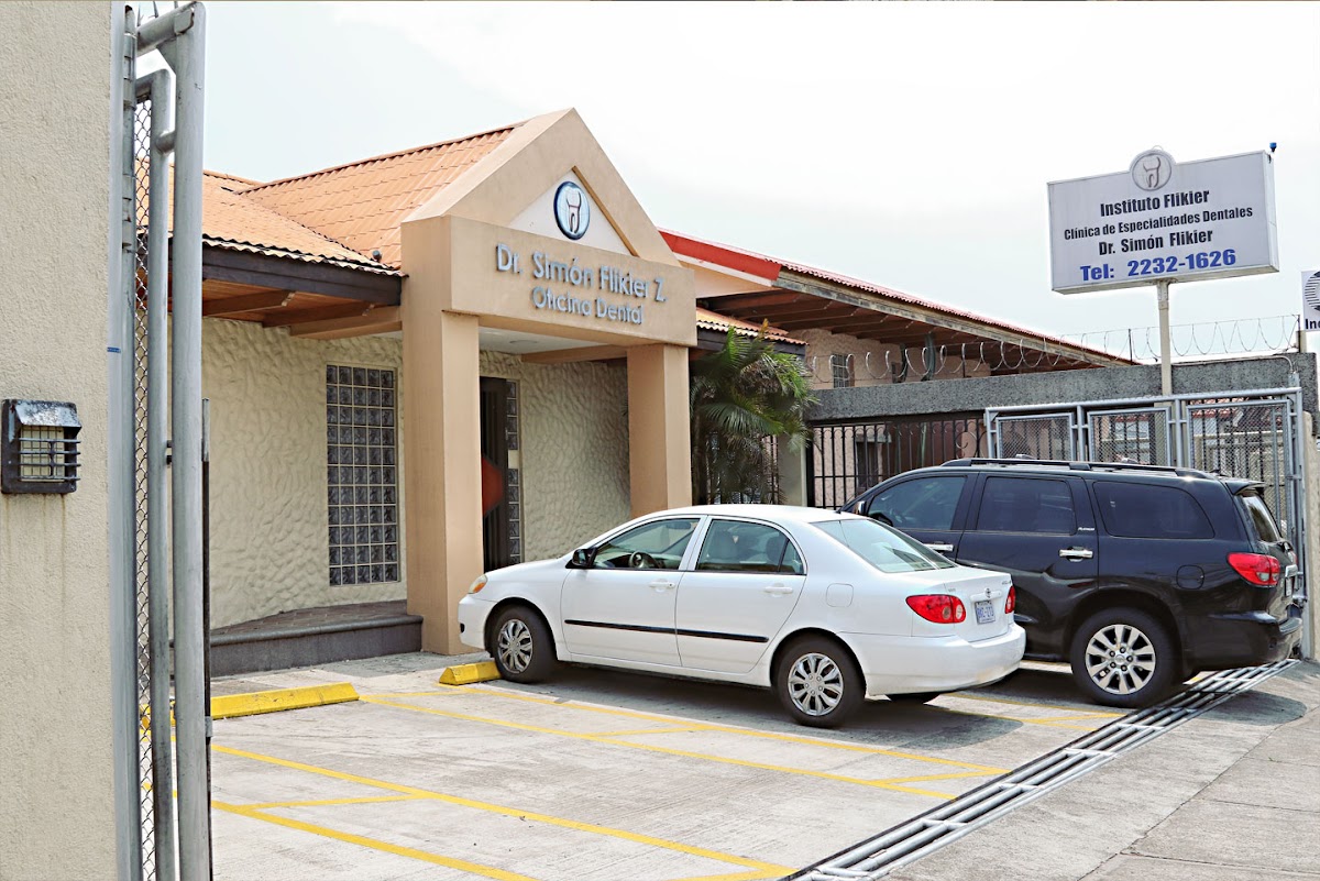Dr. Simón Flikier Dental Clinic